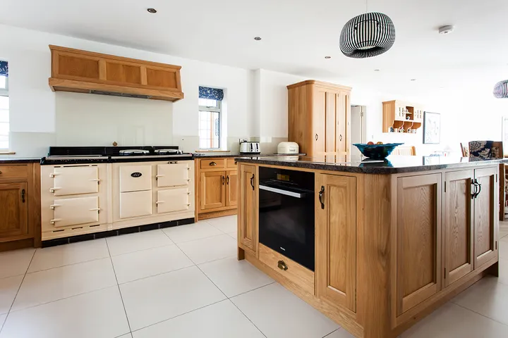 European Oak Kitchen – photo 1